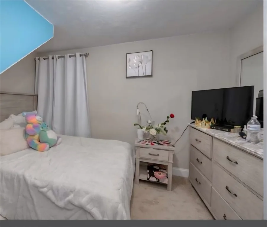 3 bed, 1 bath apartment for rent at 204 N Franklin St Unit 2, Holbrook — photo 5 of 8