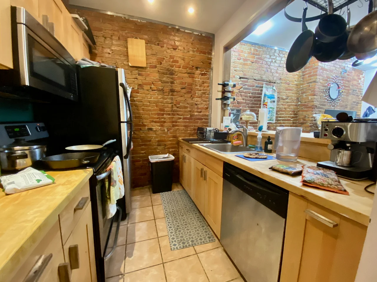 4 bed, 1 bath apartment for rent at 204 Northampton St Unit 1, South End — photo 22 of 23