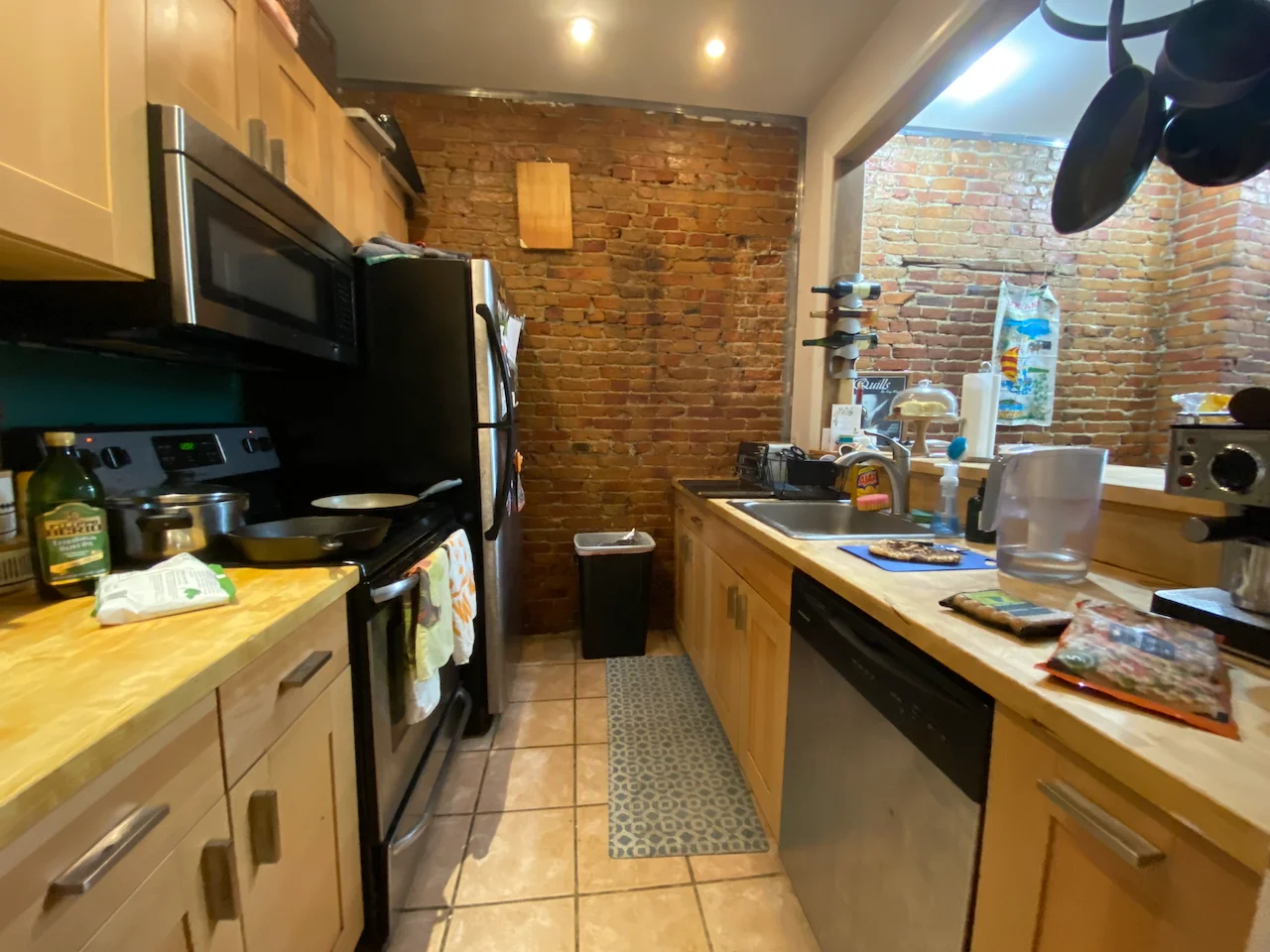 4 bed, 1 bath apartment for rent at 204 Northampton St Unit 1, South End — photo 21 of 23