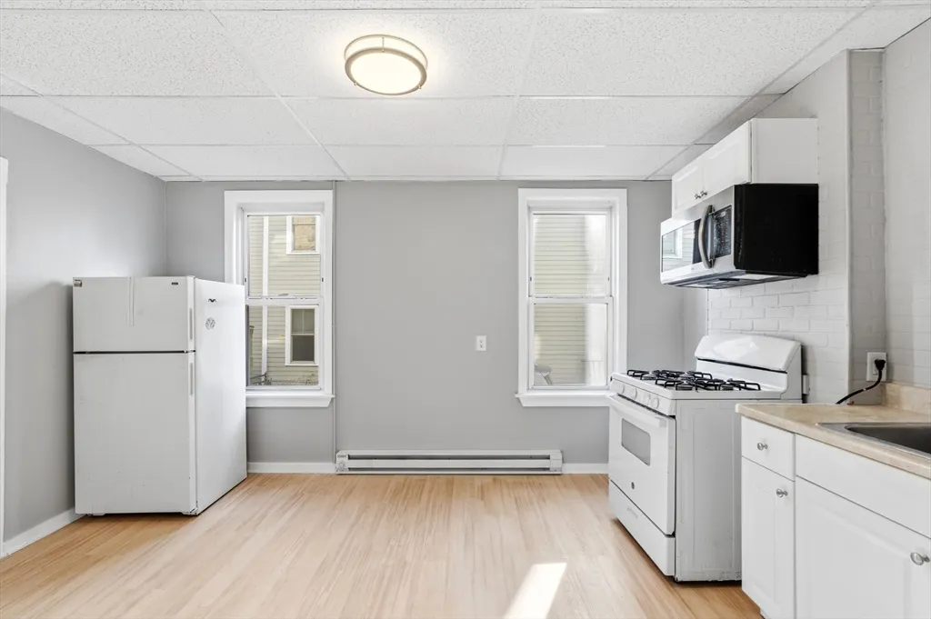 2 bed, 1 bath apartment for rent at 204 Washington St Unit 1, Prospect Hill — photo 3 of 19