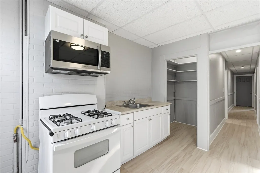 2 bed, 1 bath apartment for rent at 204 Washington St Unit 1, Prospect Hill — photo 2 of 19