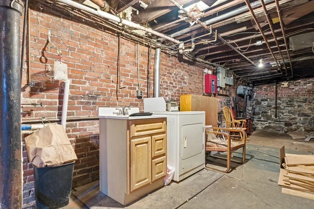 2 bed, 1 bath apartment for rent at 204 Washington St Unit 1, Prospect Hill — photo 14 of 19
