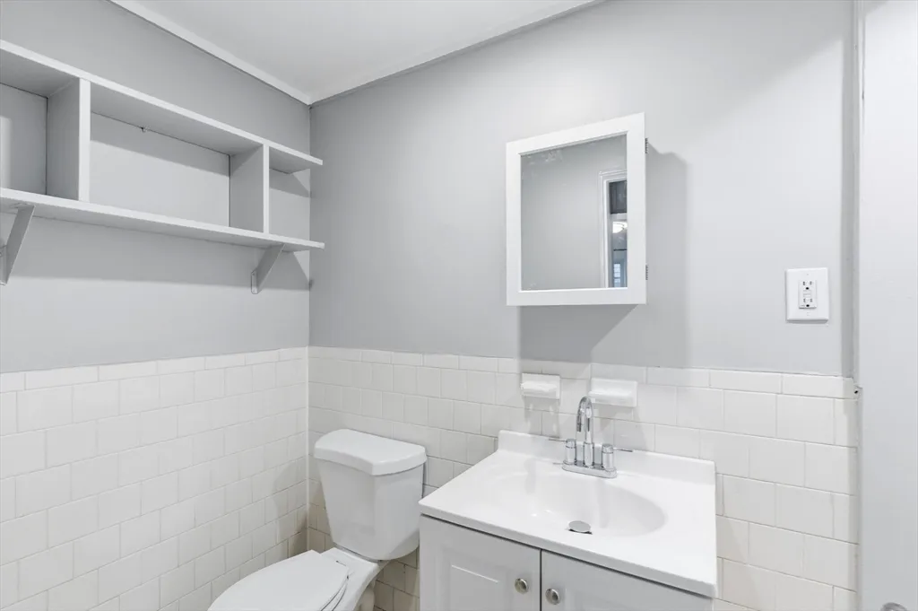 2 bed, 1 bath apartment for rent at 204 Washington St Unit 1, Prospect Hill — photo 4 of 19