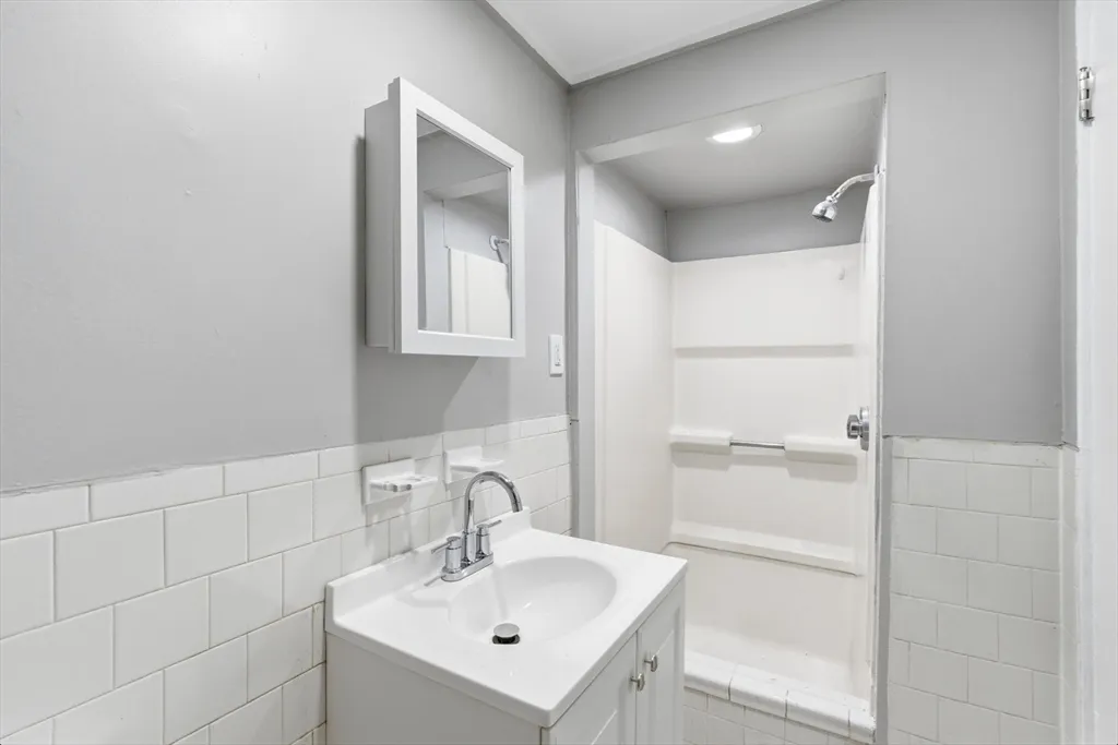 2 bed, 1 bath apartment for rent at 204 Washington St Unit 1, Prospect Hill — photo 13 of 19