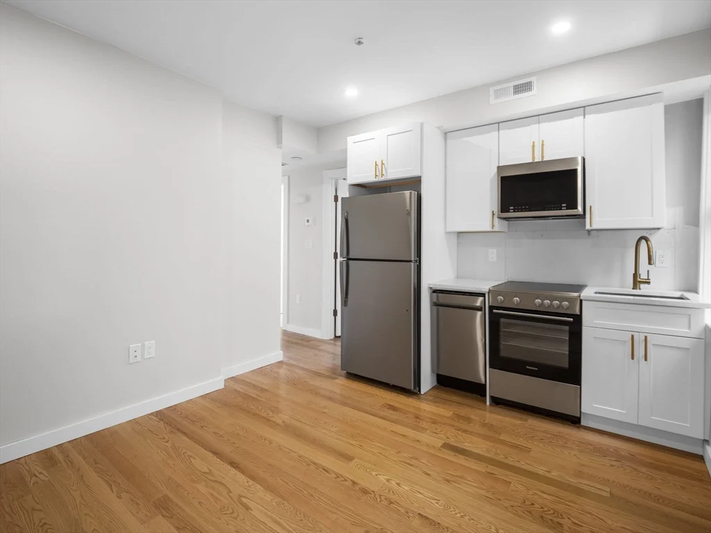 3 bed, 1 bath apartment for rent at 204 West Fifth St Unit 2, South Boston