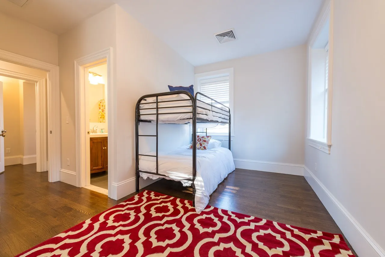 3 bed, 4+ bath apartment for rent at 2044 Beacon Street Extension Unit 1, Auburndale — photo 10 of 27