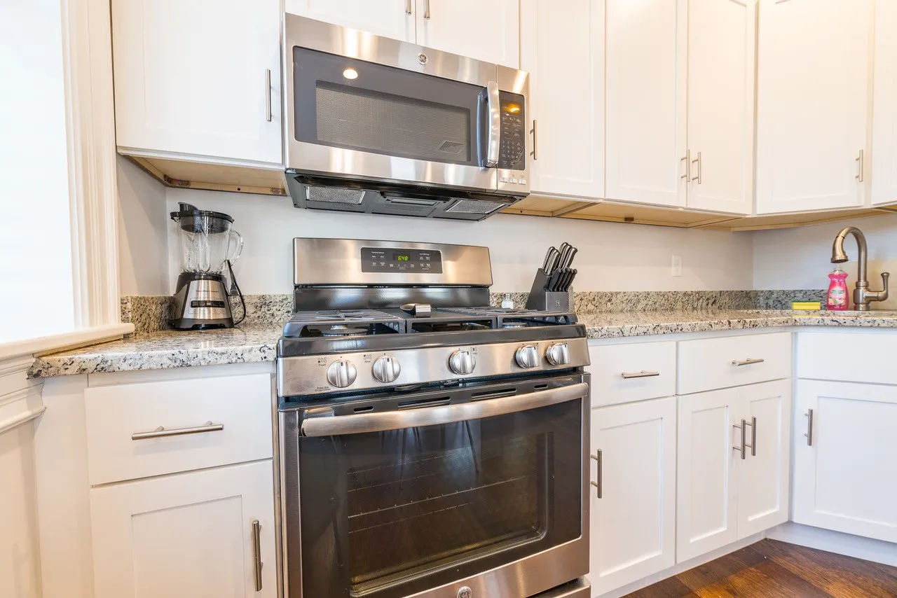 3 bed, 4+ bath apartment for rent at 2044 Beacon Street Extension Unit 1, Auburndale — photo 1 of 27