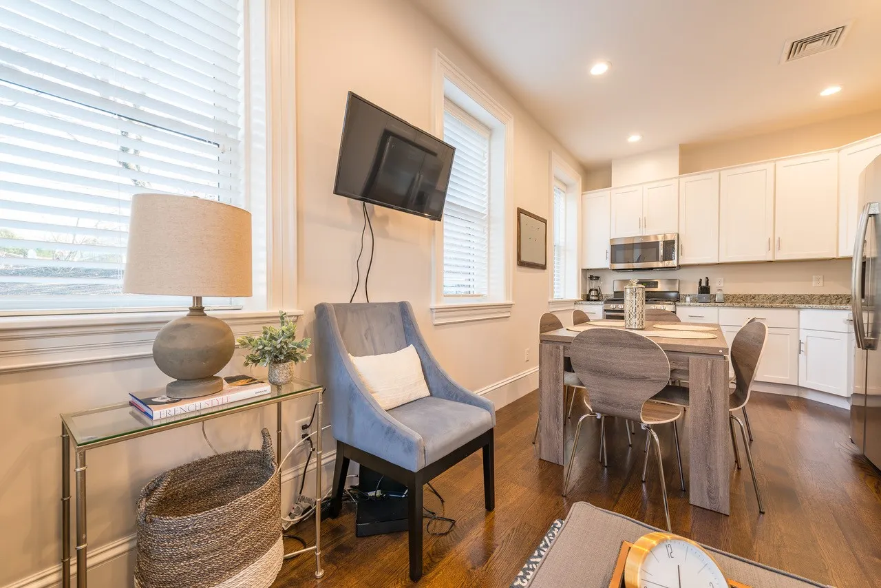 3 bed, 4+ bath apartment for rent at 2044 Beacon Street Extension Unit 1, Auburndale — photo 20 of 27