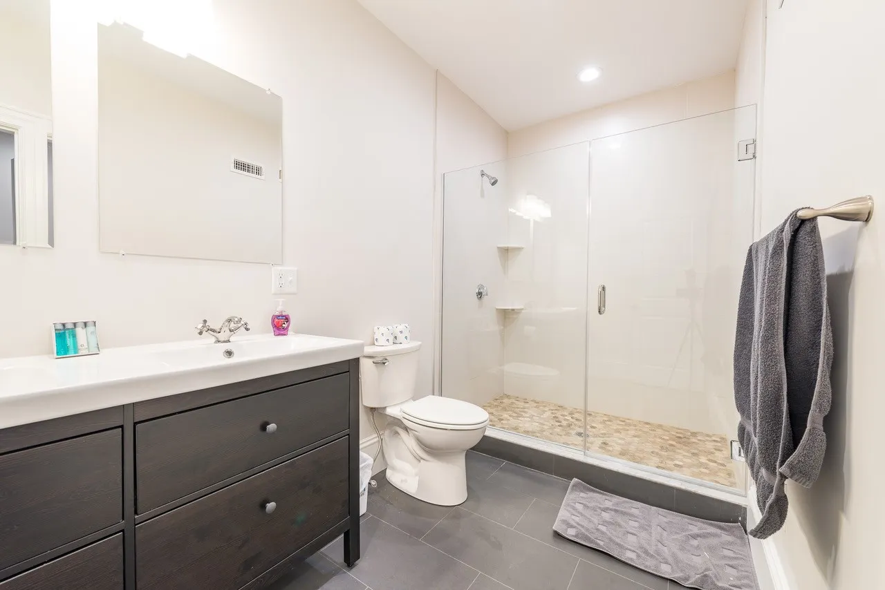 3 bed, 4+ bath apartment for rent at 2044 Beacon Street Extension Unit 1, Auburndale — photo 2 of 27