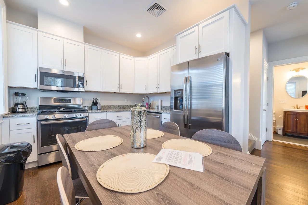 3 bed, 4+ bath apartment for rent at 2044 Beacon Street Extension Unit 1, Auburndale — photo 19 of 27
