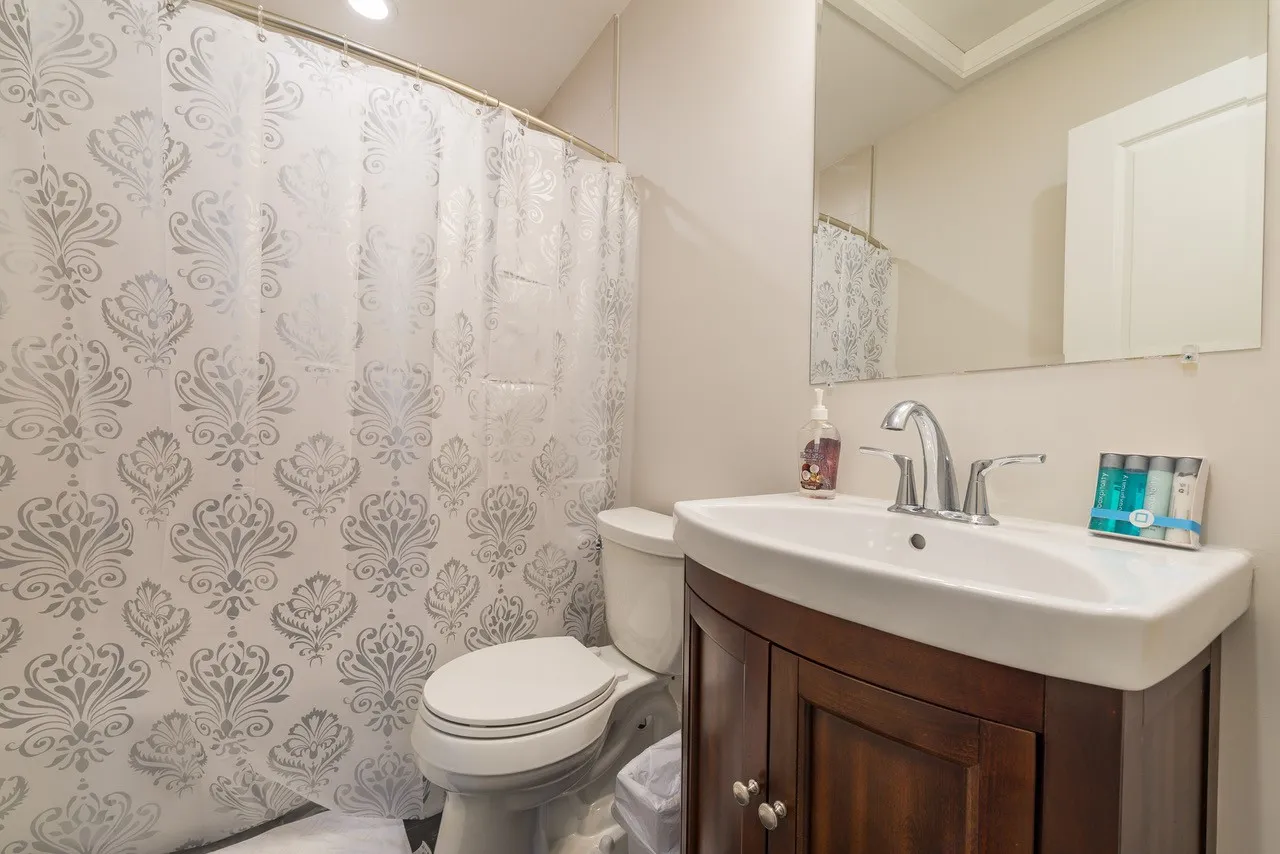 3 bed, 4+ bath apartment for rent at 2044 Beacon Street Extension Unit 1, Auburndale — photo 6 of 27