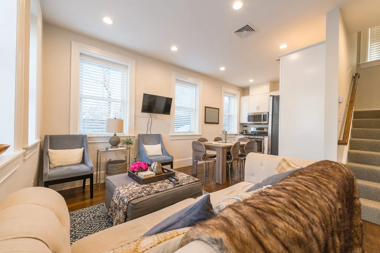 3 bed, 4+ bath apartment for rent at 2044 Beacon Street Extension Unit 1, Auburndale — photo 21 of 27