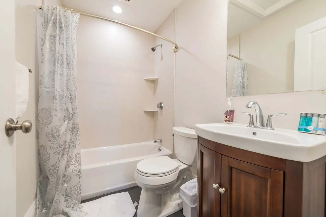 3 bed, 4+ bath apartment for rent at 2044 Beacon Street Extension Unit 1, Auburndale — photo 5 of 27