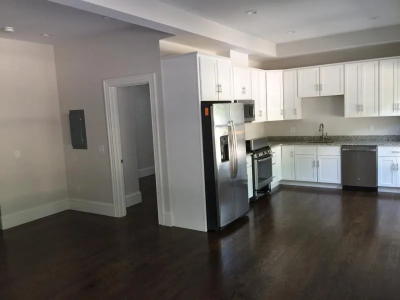 4 bed, 4+ bath apartment for rent at 2044 Beacon Street Extension Unit 2, Auburndale — photo 1 of 12