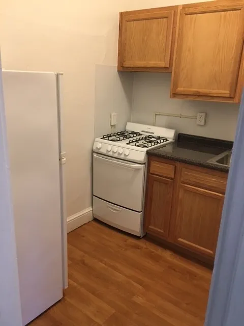Studio bed, 1 bath apartment for rent at 2045 Commonwealth Ave Unit 1, Brighton — photo 2 of 10