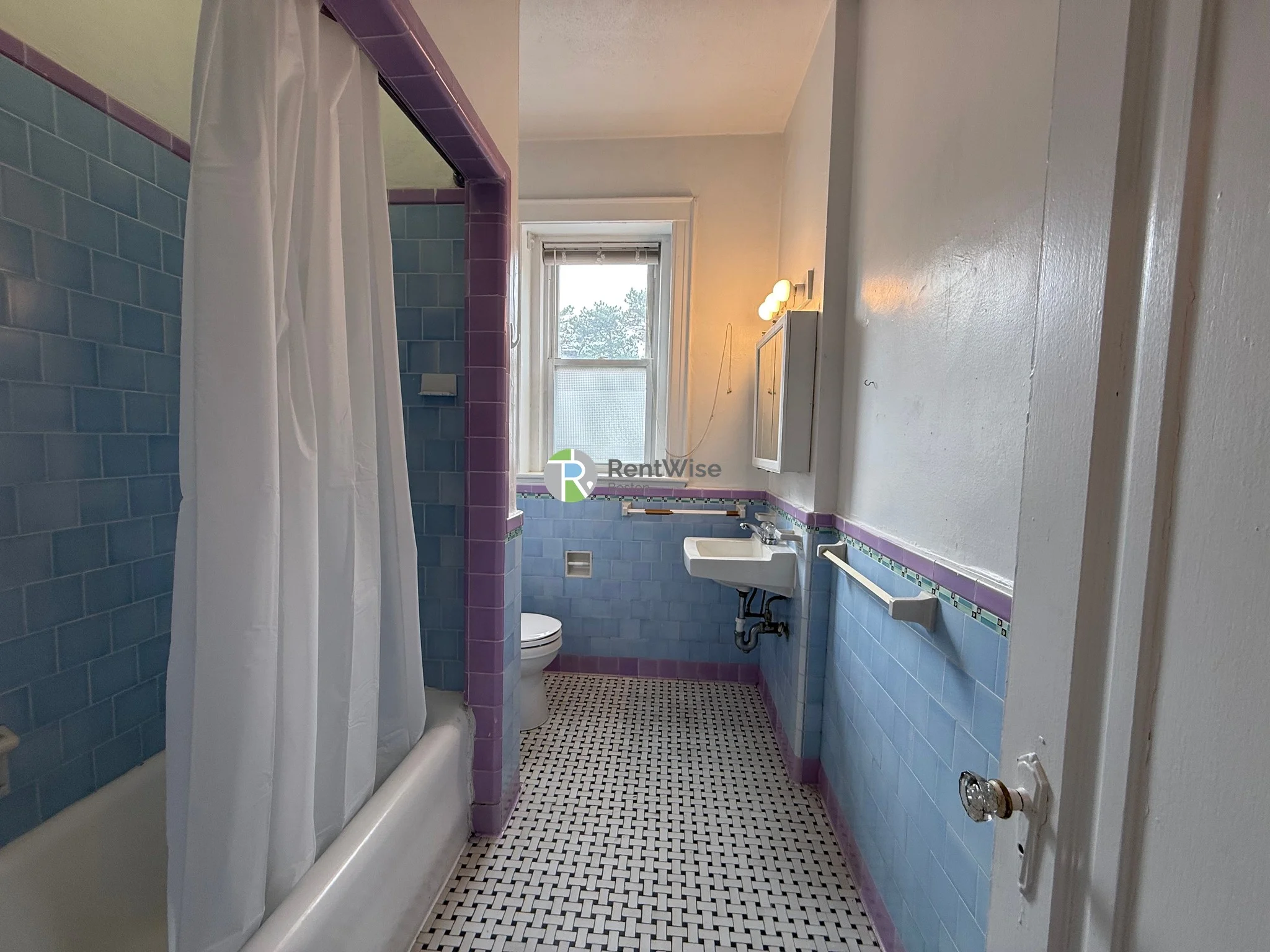 1 bed, 1 bath apartment for rent at 2045 Commonwealth Ave Unit 4, Brighton — photo 15 of 22