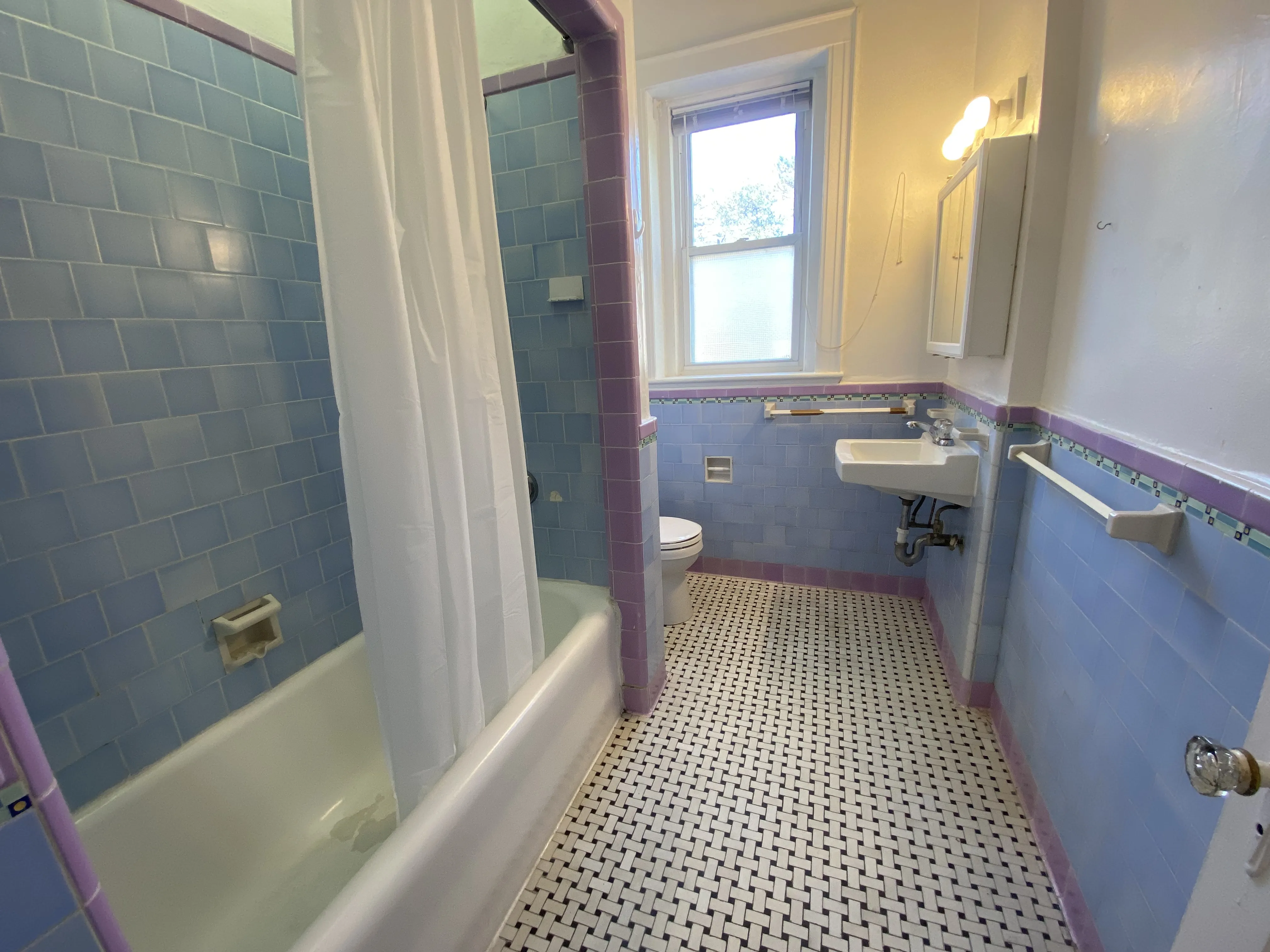 1 bed, 1 bath apartment for rent at 2045 Commonwealth Ave Unit 5, Brighton — photo 7 of 18