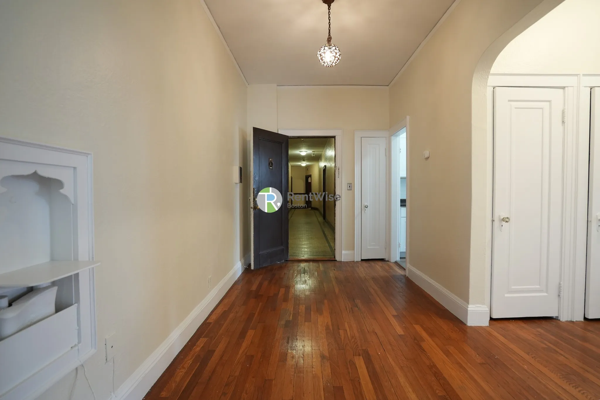 1 bed, 1 bath apartment for rent at 2045 Commonwealth Ave Unit 6, Brighton — photo 4 of 17