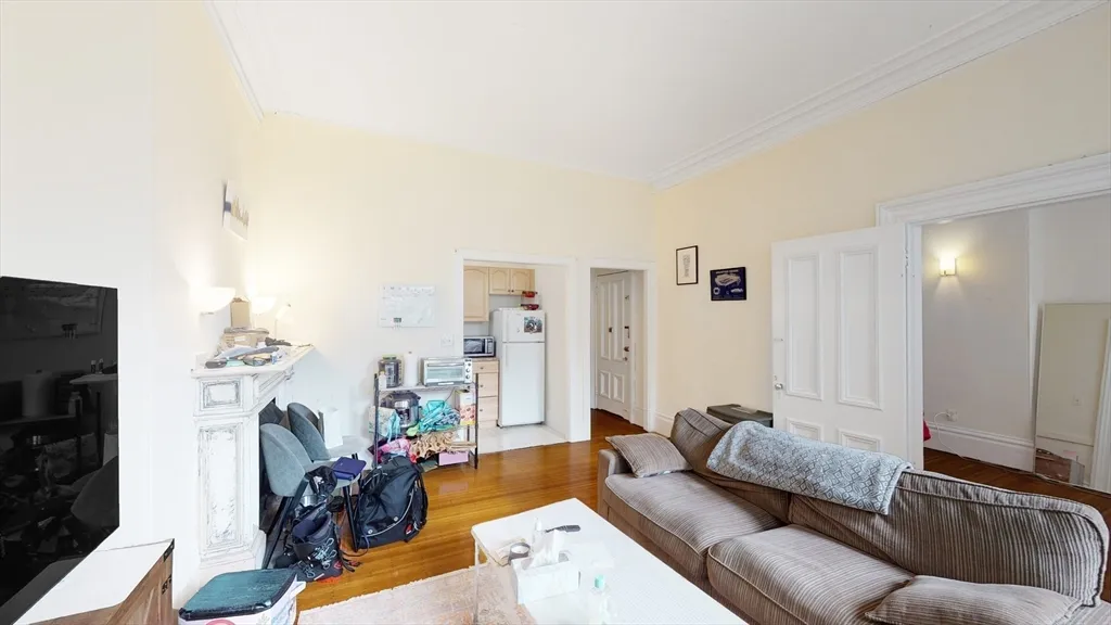 1 bed, 1 bath apartment for rent at 205 Beacon St Unit 7, Back Bay — photo 2 of 9