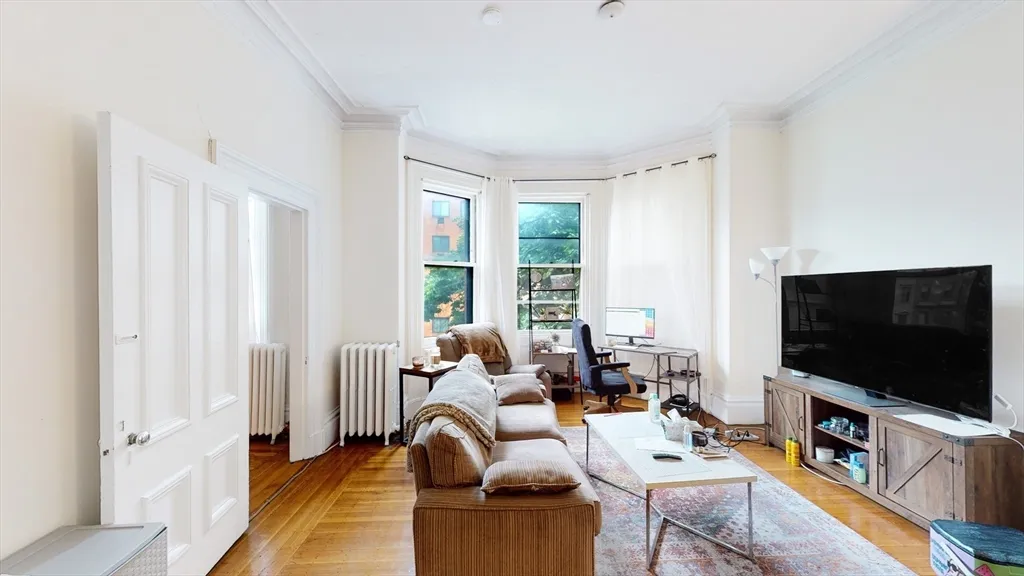 1 bed, 1 bath apartment for rent at 205 Beacon St Unit 7, Back Bay — photo 3 of 9