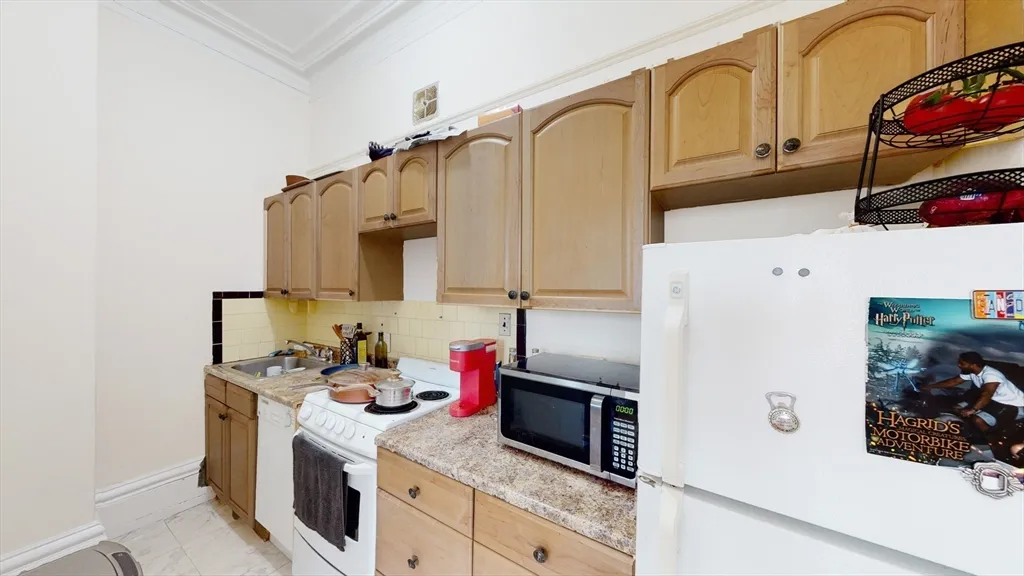 1 bed, 1 bath apartment for rent at 205 Beacon St Unit 7, Back Bay — photo 4 of 9