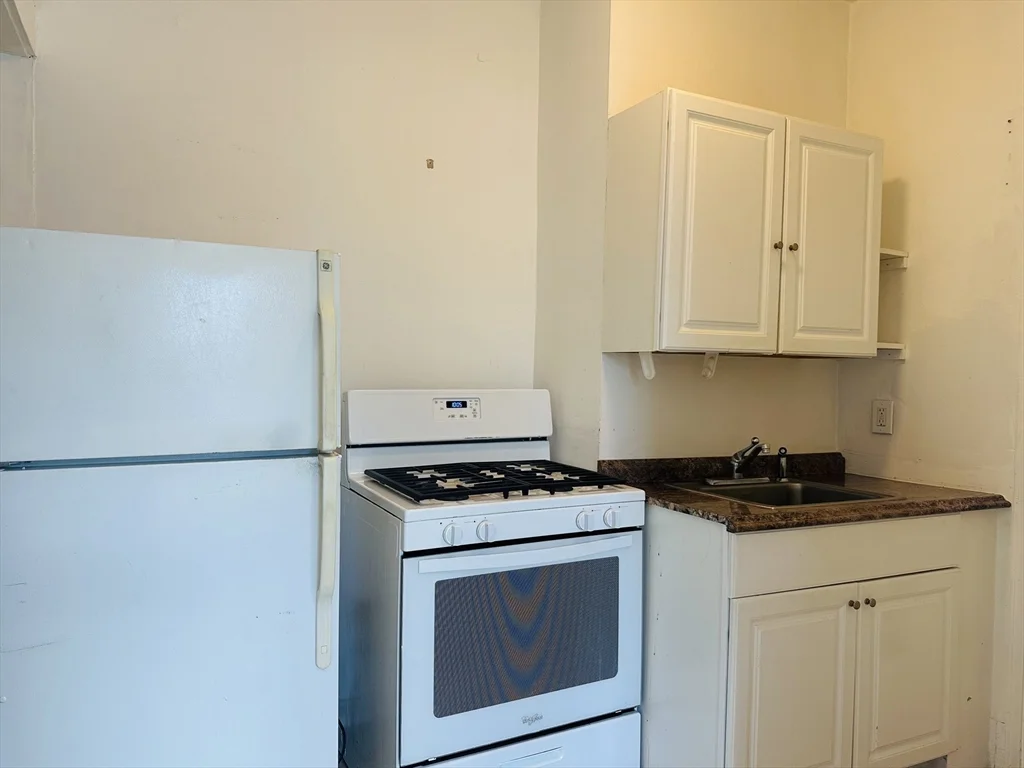 1 bed, 1 bath apartment for rent at 205 Bussey St Unit 101, Dedham — photo 3 of 4