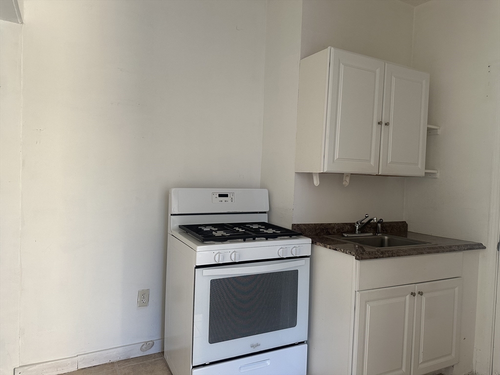 1 bed, 1 bath apartment for rent at 205 Bussey St Unit 101, Dedham — photo 3 of 4
