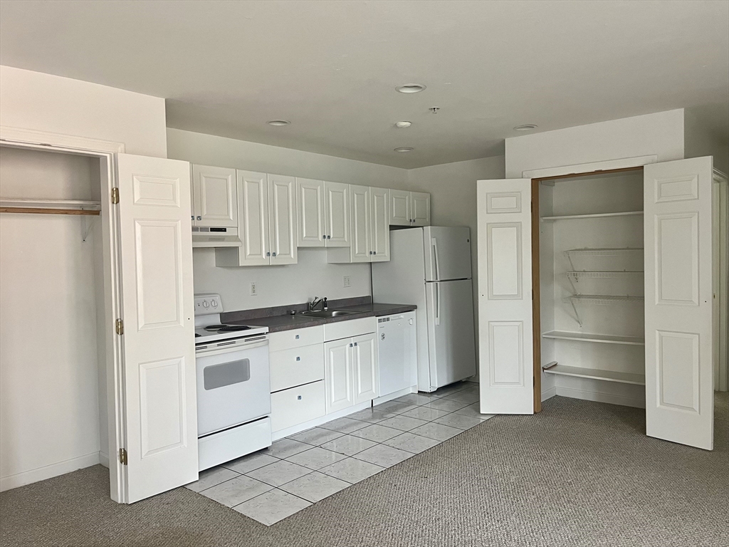 2 bed, 1 bath apartment for rent at 205 Chapin St Unit A4, Southbridge — photo 3 of 14