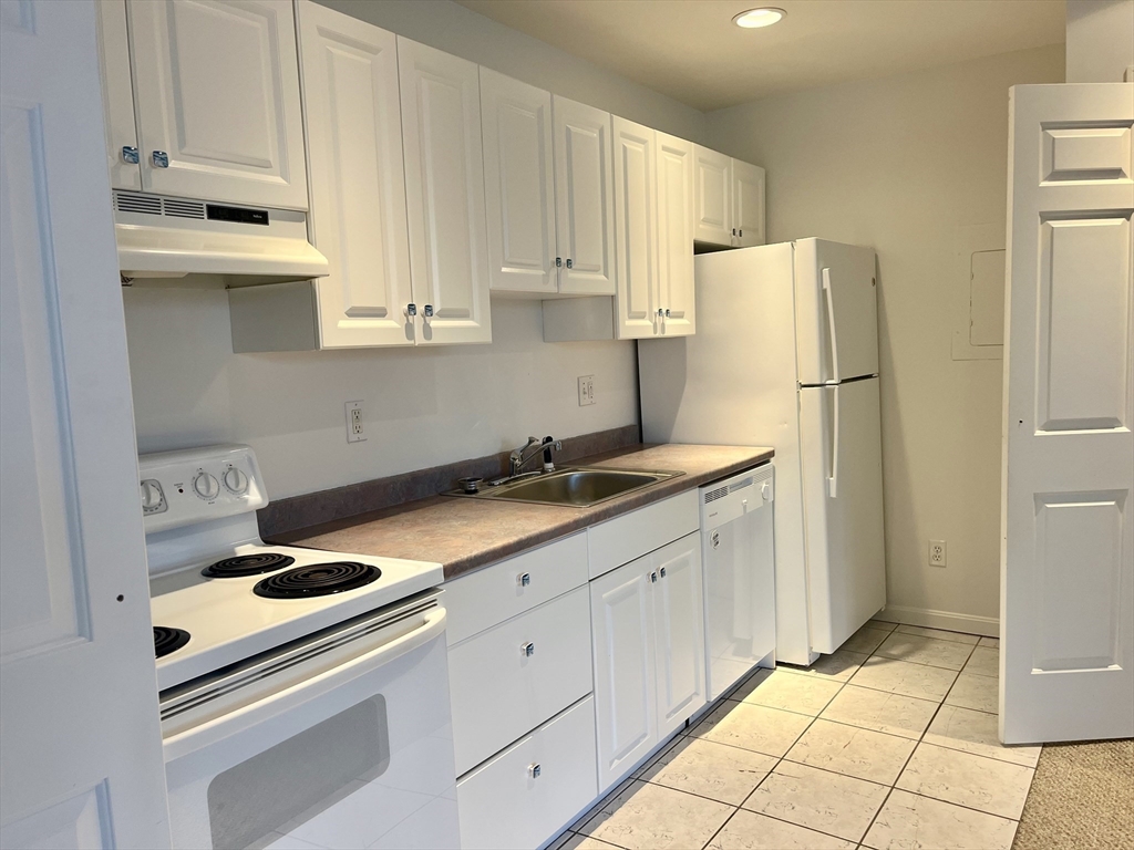 2 bed, 1 bath apartment for rent at 205 Chapin St Unit A4, Southbridge — photo 4 of 14