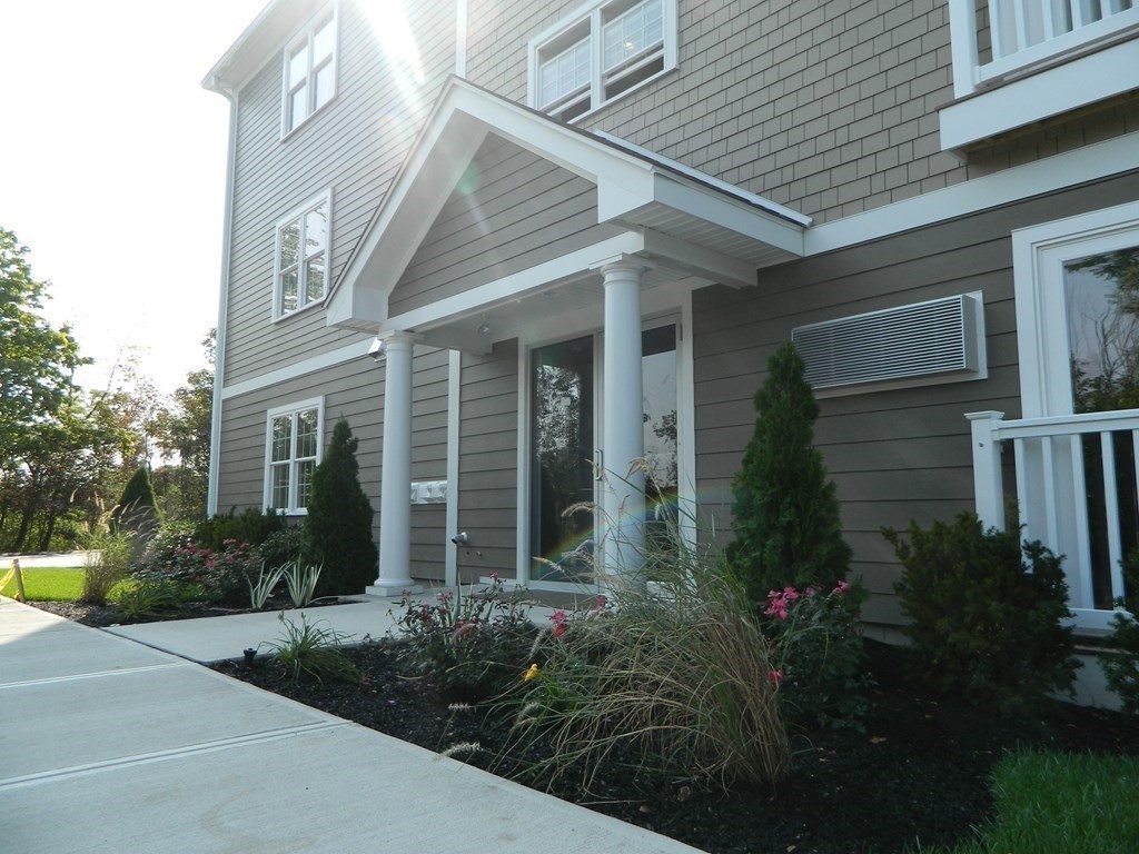 2 bed, 2 bath apartment for rent at 205 Elm St Unit 204, Quincy Center — photo 2 of 12