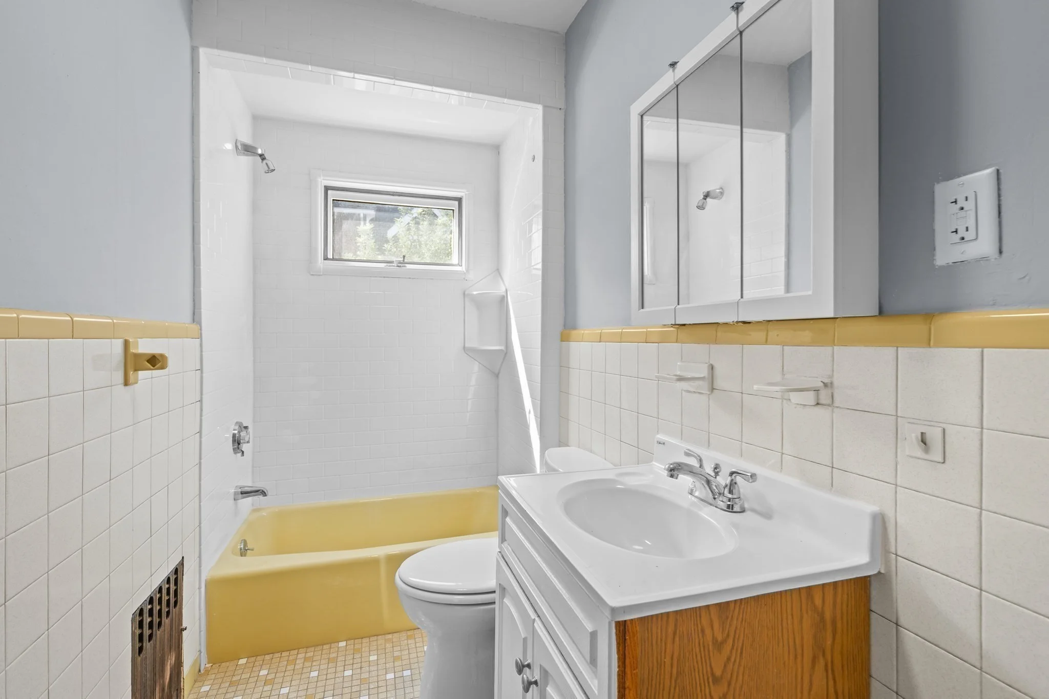 3 bed, 1 bath apartment for rent at 205 Emerald St Unit A, Malden — photo 7 of 14