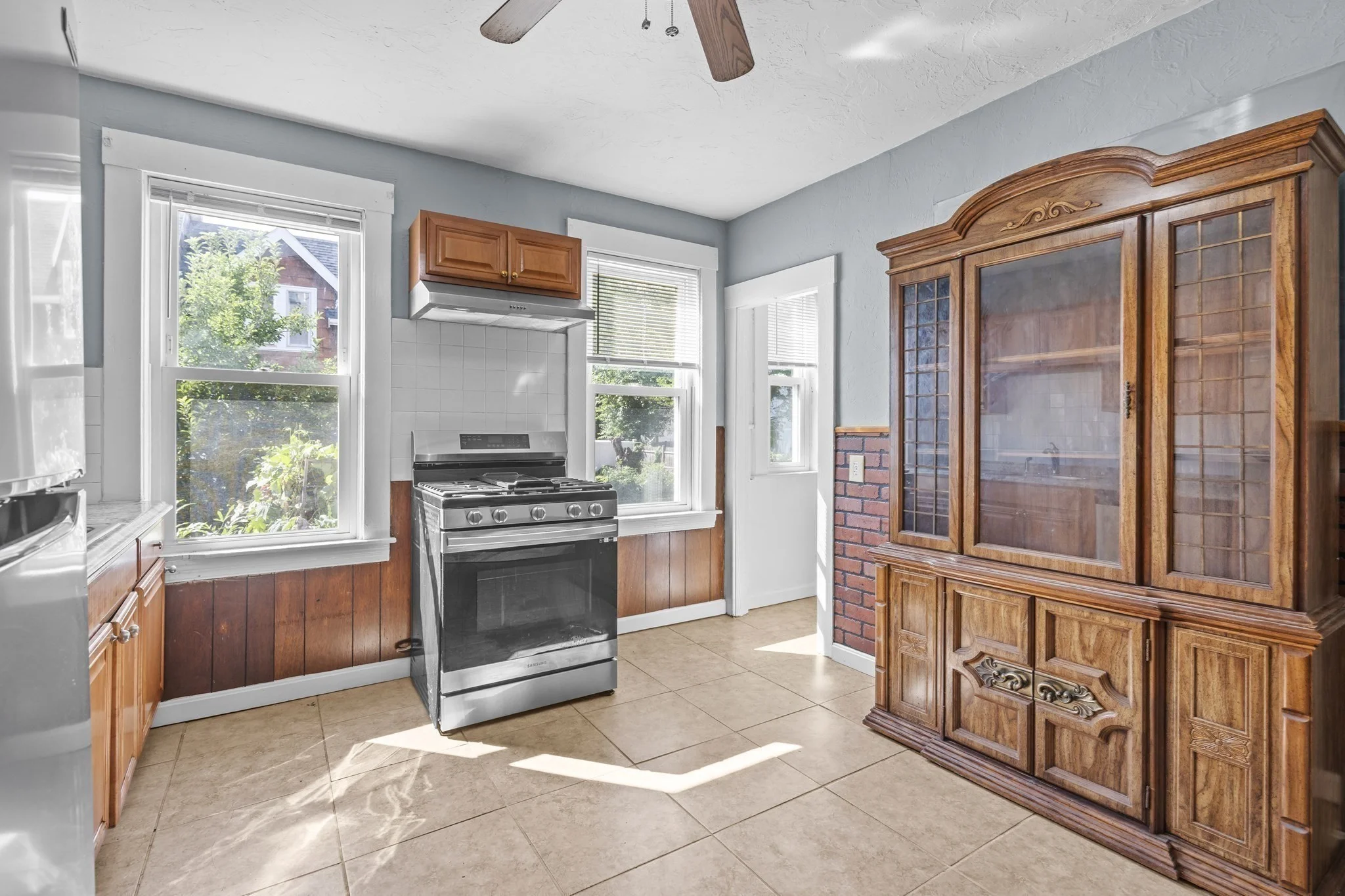 3 bed, 1 bath apartment for rent at 205 Emerald St Unit A, Malden — photo 8 of 14