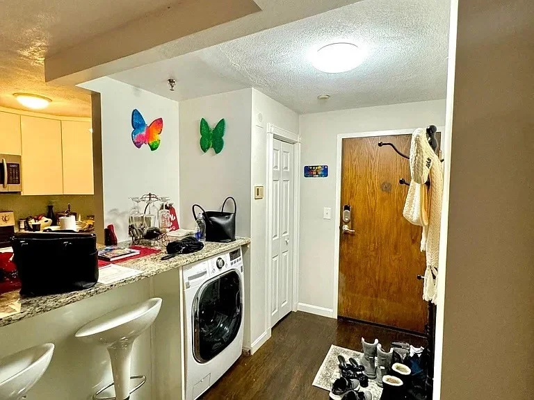 2 bed, 1 bath apartment for rent at 205 Ferry St Unit 101, Everett — photo 4 of 10