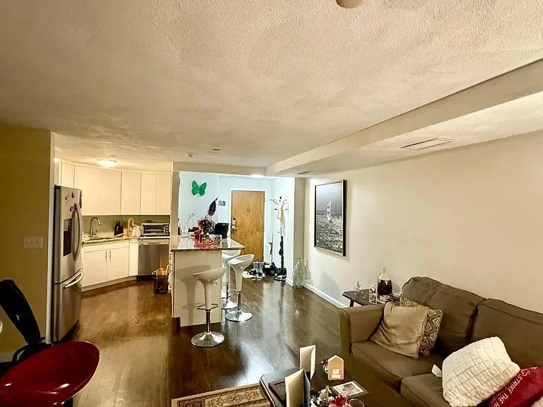 2 bed, 1 bath apartment for rent at 205 Ferry St Unit 101, Everett — photo 3 of 10