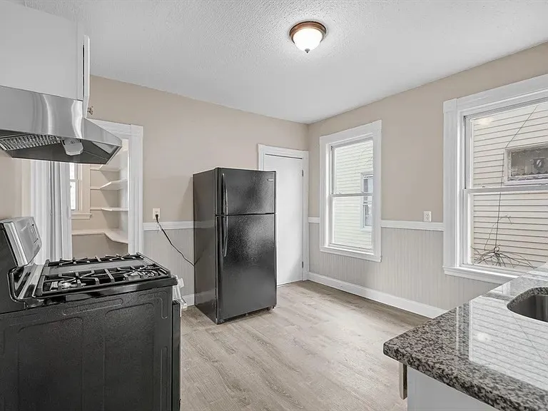 4 bed, 1 bath apartment for rent at 205 Hamilton Unit 3, Dorchester — photo 3 of 9