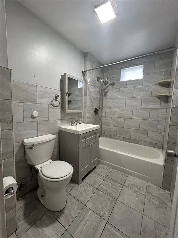 4 bed, 1 bath apartment for rent at 205 Hamilton Unit 3, Dorchester — photo 1 of 9
