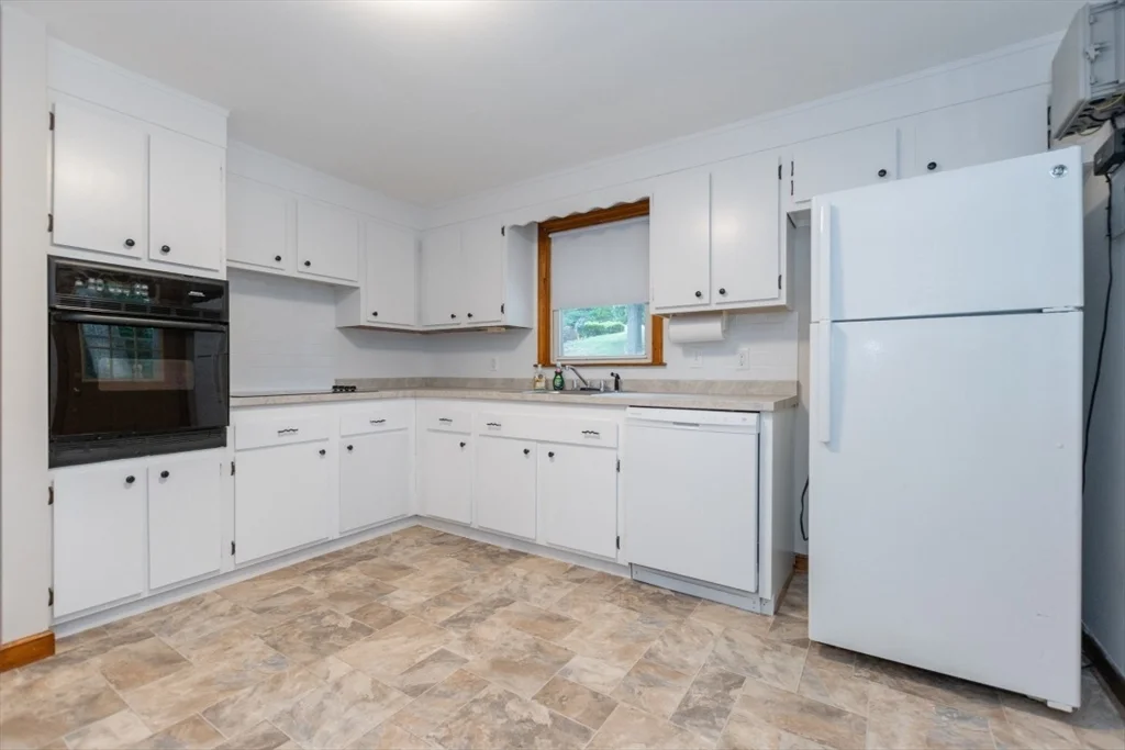 4 bed, 2 bath apartment for rent at 205 Hardy Pond Rd, Waltham — photo 10 of 40
