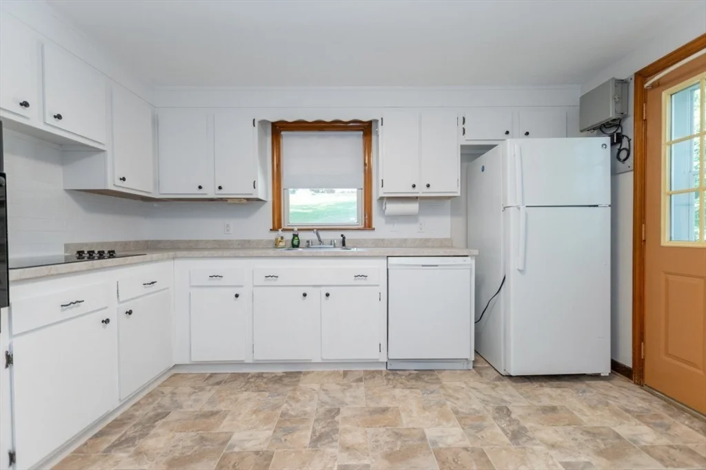4 bed, 2 bath apartment for rent at 205 Hardy Pond Rd, Waltham — photo 11 of 40