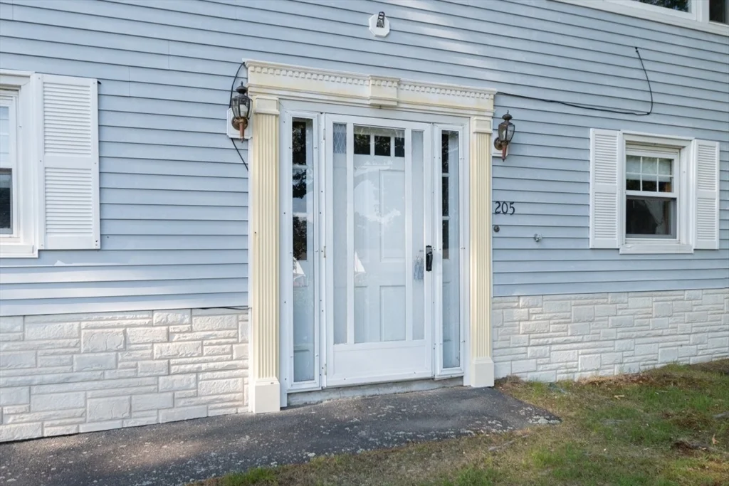 4 bed, 2 bath apartment for rent at 205 Hardy Pond Rd, Waltham — photo 2 of 40