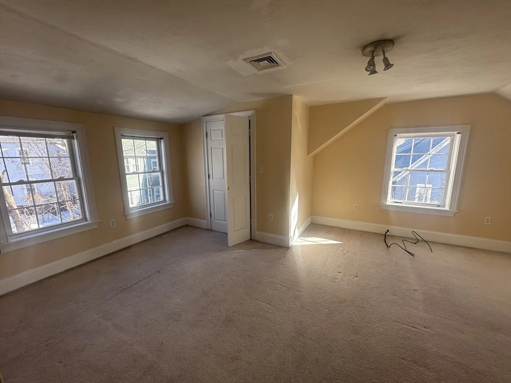 3 bed, 2 bath apartment for rent at 205 Highland St Unit B, Roxbury — photo 9 of 12