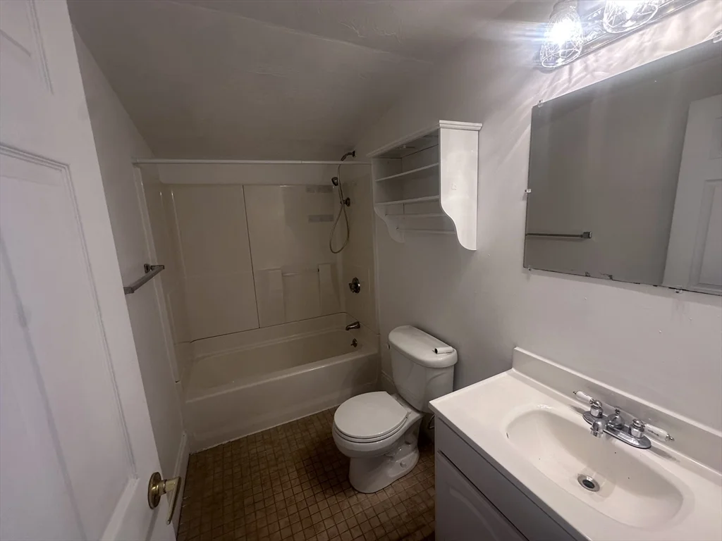 3 bed, 2 bath apartment for rent at 205 Highland St Unit B, Roxbury — photo 8 of 12