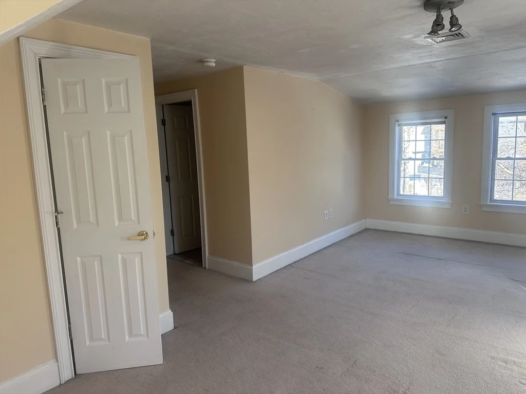 3 bed, 2 bath apartment for rent at 205 Highland St Unit B, Roxbury — photo 11 of 12