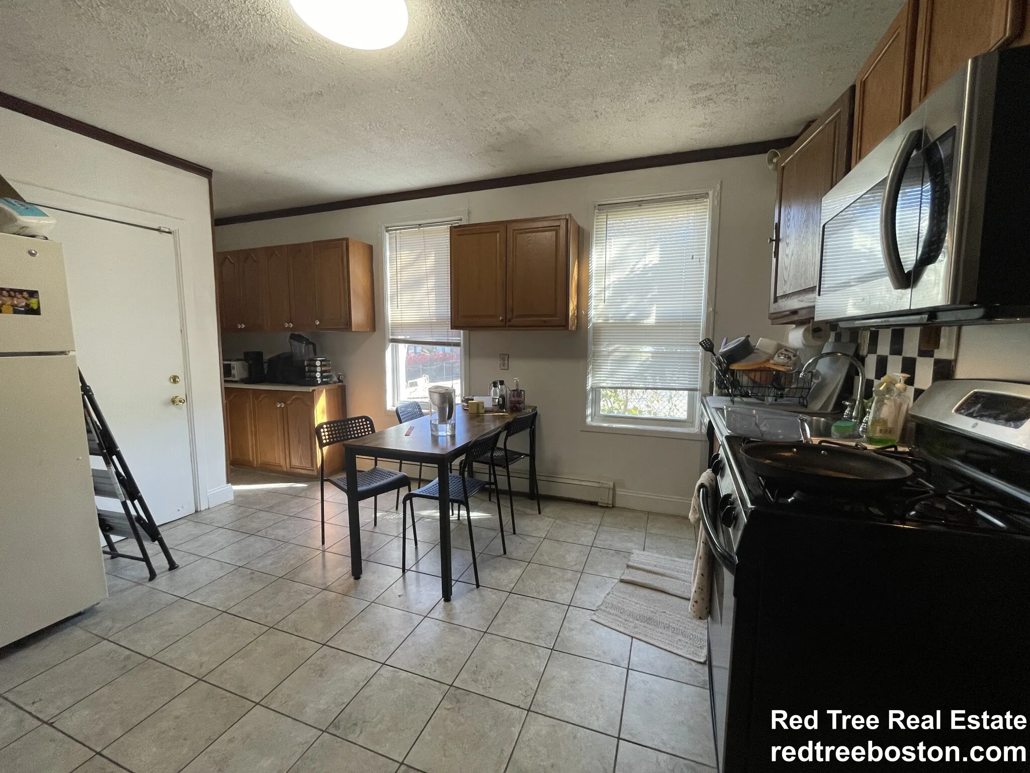 3 bed, 1 bath apartment for rent at 205 Hillside St Unit 1, Mission Hill — photo 4 of 18