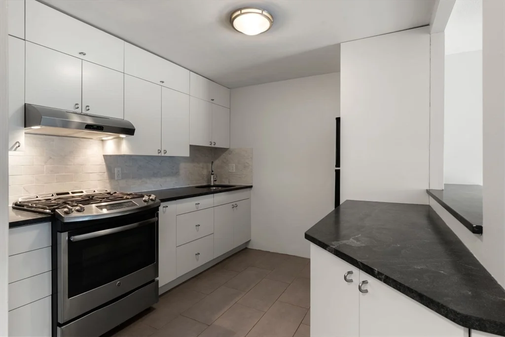 1 bed, 1 bath apartment for rent at 205 Independence Ave Unit 243, Quincy — photo 6 of 26