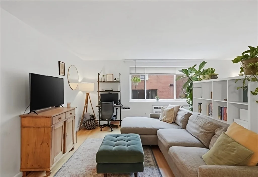 Studio bed, 1 bath apartment for rent at 205 Kent St Unit 35, Longwood — photo 2 of 10