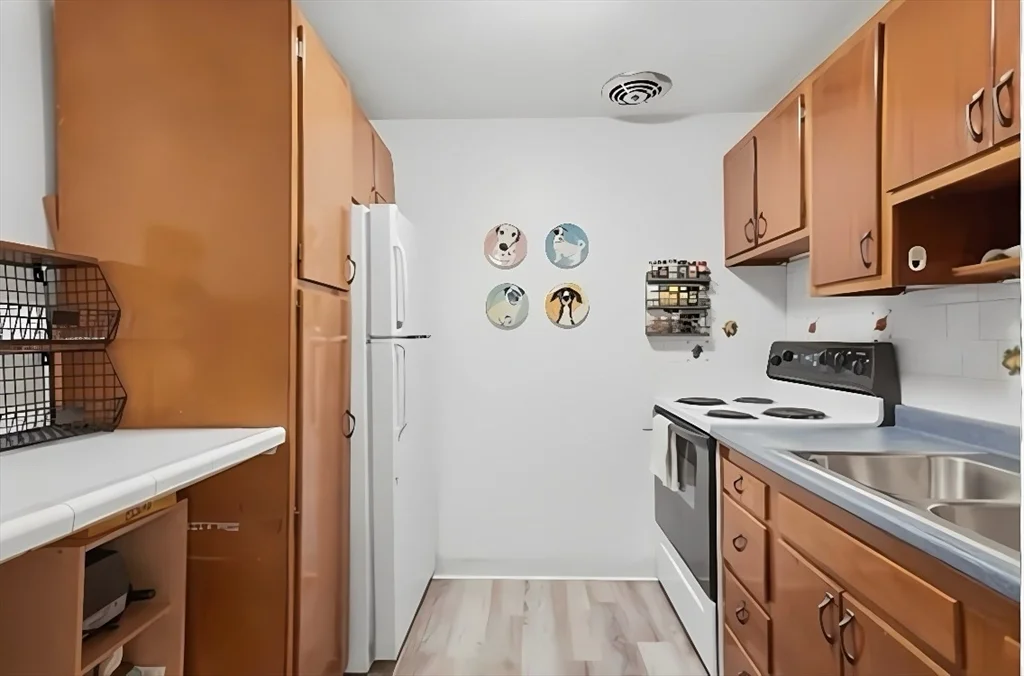 Studio bed, 1 bath apartment for rent at 205 Kent St Unit 35, Longwood — photo 6 of 10