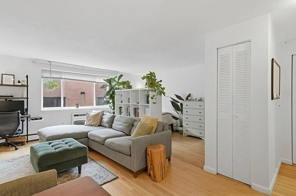Studio bed, 1 bath apartment for rent at 205 Kent St Unit 35, Longwood — photo 3 of 10