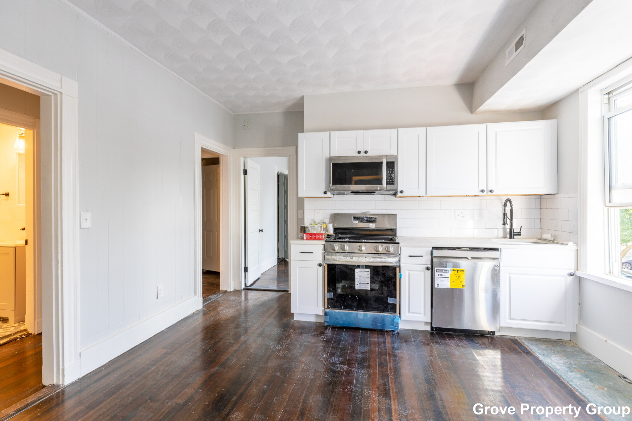 4 bed, 2 bath apartment for rent at 205 L St Unit 2, South Boston