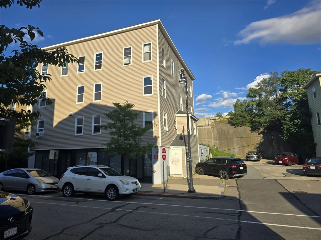 3 bed, 1 bath apartment for rent at 205 Millbury St Unit 3-F, Worcester — photo 1 of 10