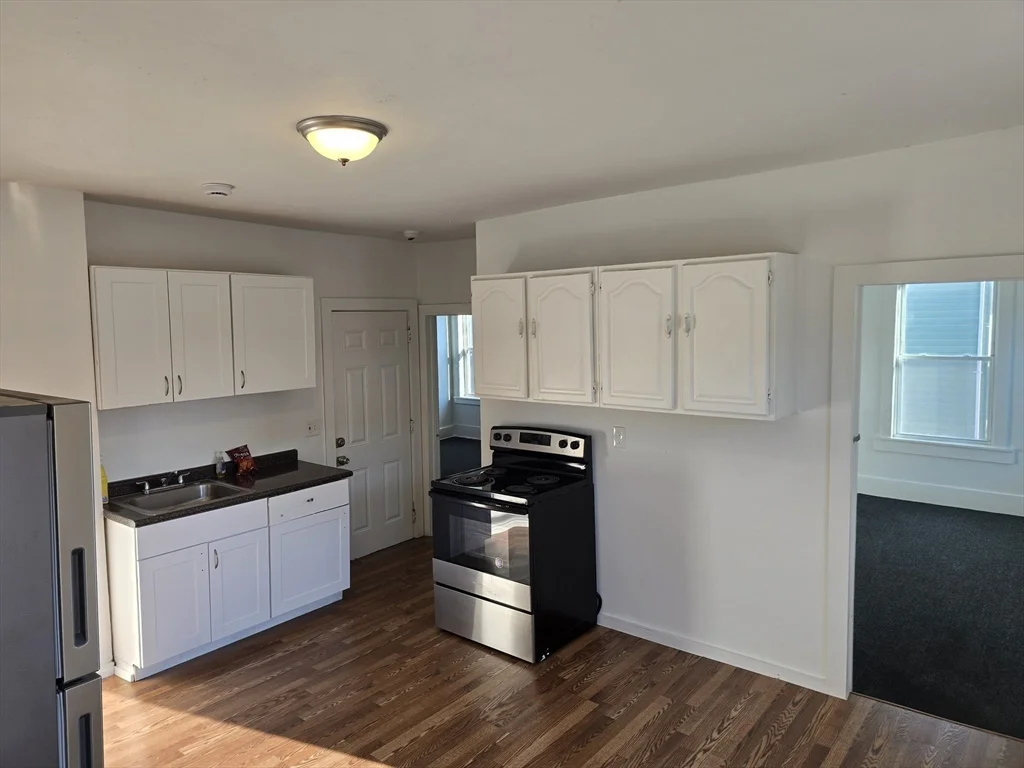 3 bed, 1 bath apartment for rent at 205 Millbury St Unit 3-F, Worcester — photo 2 of 10